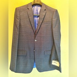 BEN SHERMAN
Polyester, rayon, & spandex
Dry clean
Imported